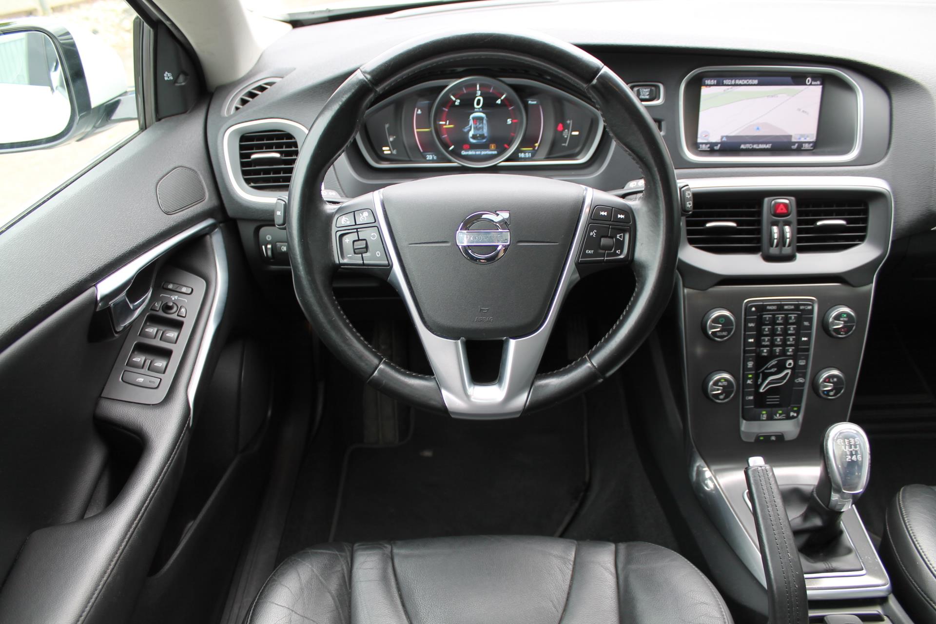 volvo-v40-image4.jpg