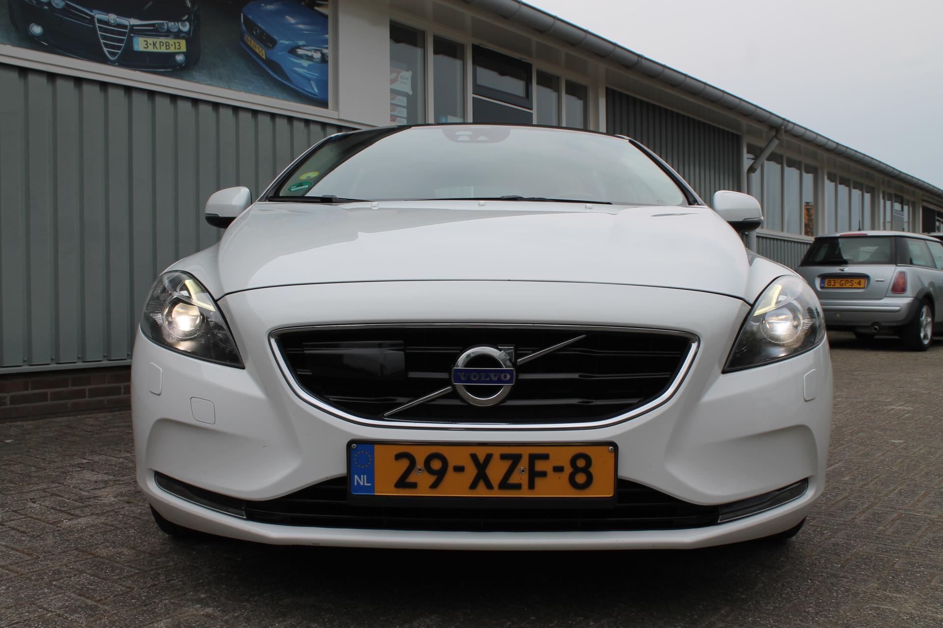 volvo-v40-image5.jpg