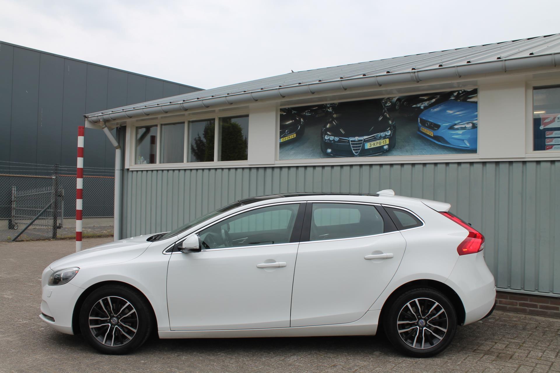 volvo-v40-image7.jpg