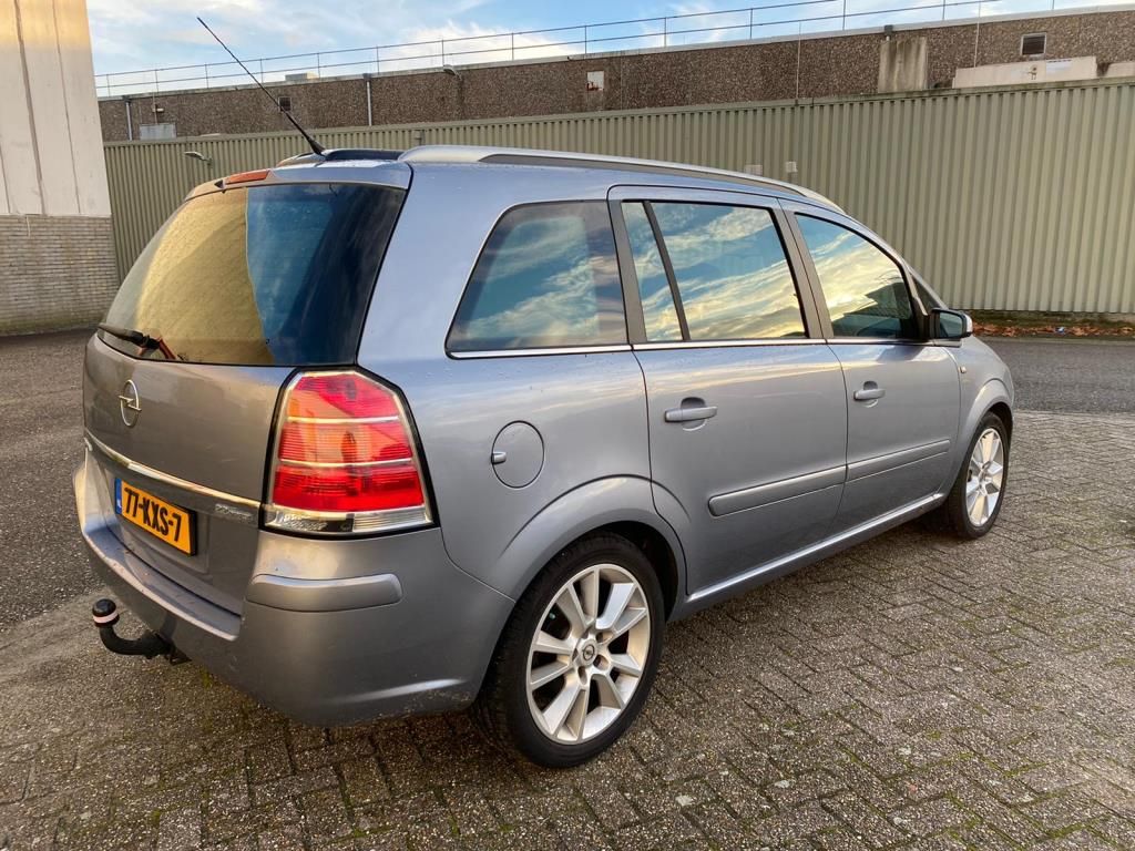 opel-zafira-image7.jpg