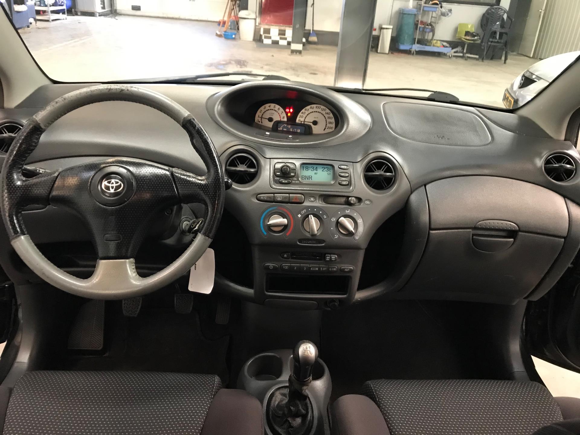 toyota-yaris-image6.jpg