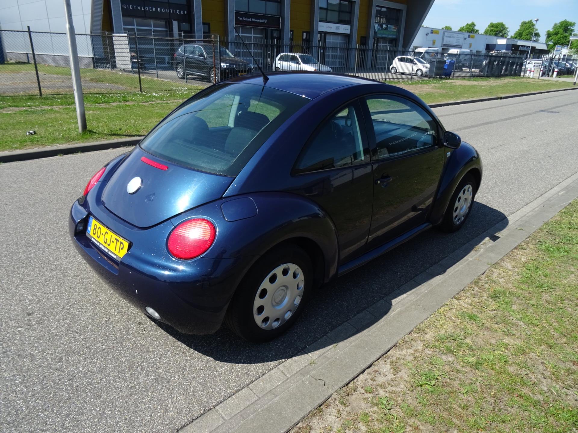 volkswagen-new-beetle-image6.jpg